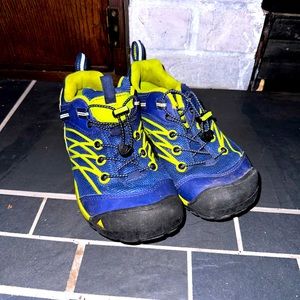 Boys waterproof hiking shoes